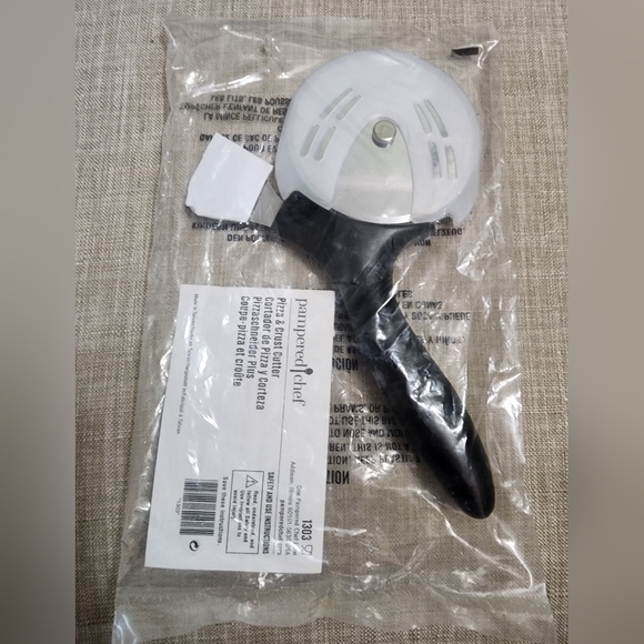 Pampered Chef Kitchen Pampered Chef Pizza Cutter Poshmark